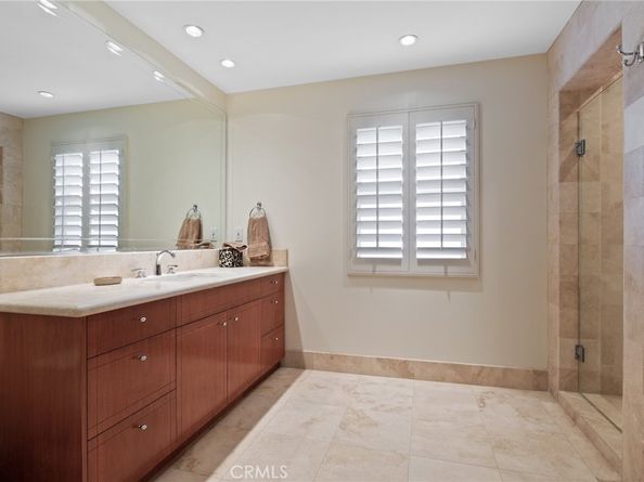 22851 Calvert Street, Woodland Hills CA 91367