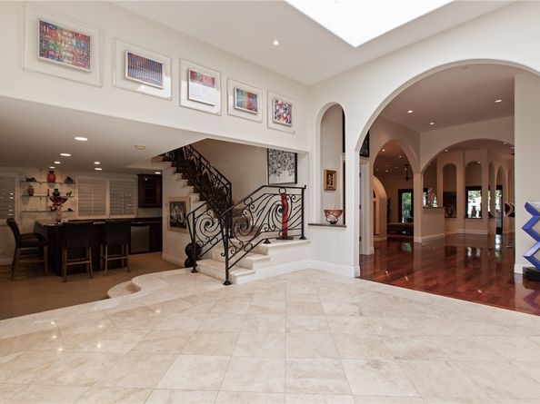 22851 Calvert Street, Woodland Hills CA 91367