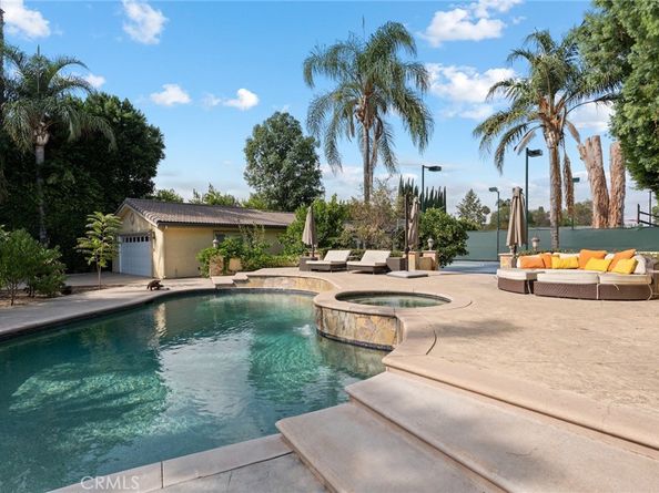 22851 Calvert Street, Woodland Hills CA 91367