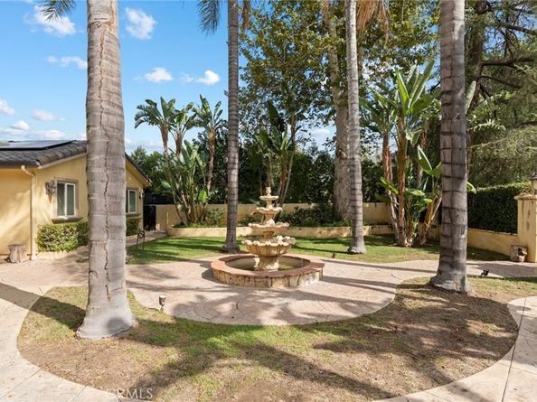 22851 Calvert Street, Woodland Hills CA 91367