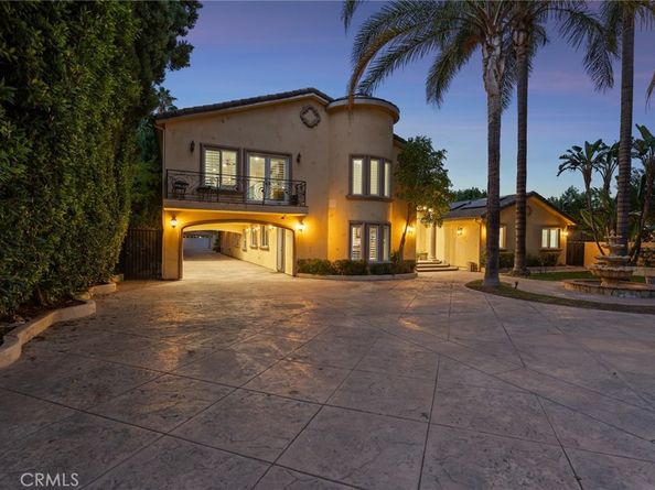 22851 Calvert Street, Woodland Hills CA 91367