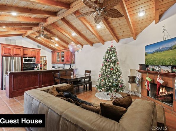 22851 Calvert Street, Woodland Hills CA 91367