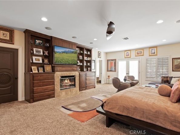 22851 Calvert Street, Woodland Hills CA 91367