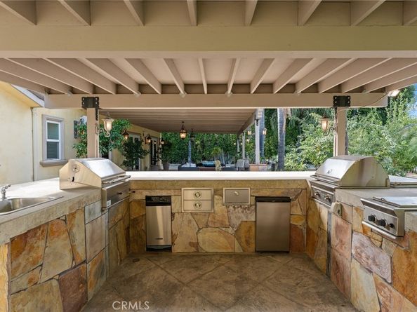 22851 Calvert Street, Woodland Hills CA 91367