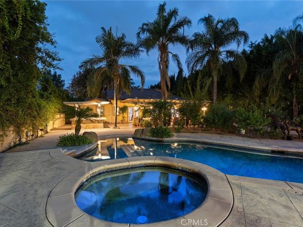 22851 Calvert Street, Woodland Hills CA 91367