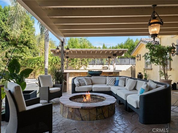 22851 Calvert Street, Woodland Hills CA 91367