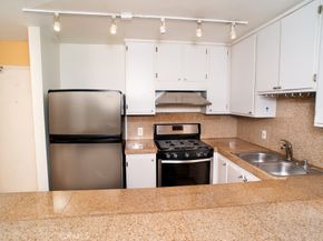 1940 N Highland 10, Los Angeles CA 90068