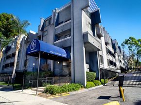 1940 N Highland 10, Los Angeles CA 90068