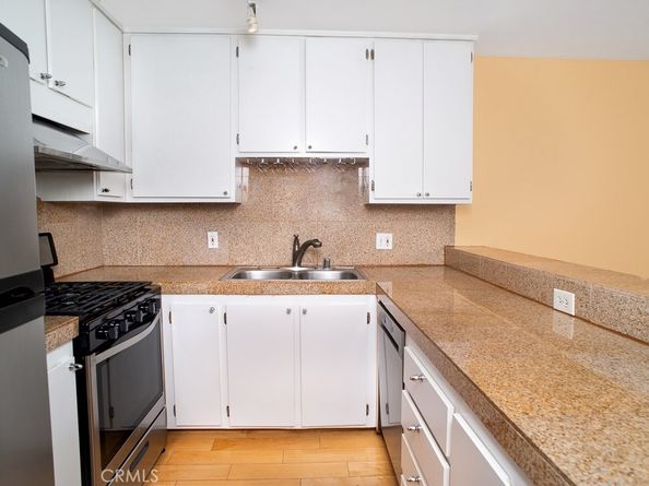 1940 N Highland 10, Los Angeles CA 90068