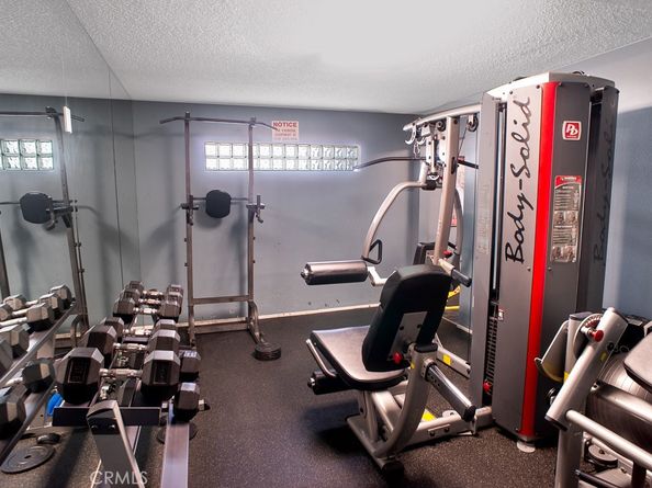 1940 N Highland 10, Los Angeles CA 90068