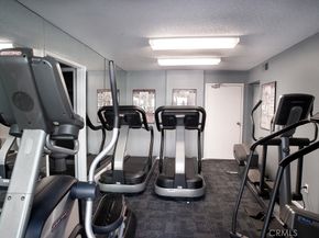 1940 N Highland 10, Los Angeles CA 90068