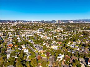 10840 Queensland, Los Angeles CA 90034