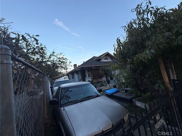 4020 Trinity, Los Angeles CA 90011