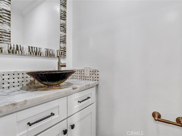 22202 Avenue San Luis, Woodland Hills CA 91364