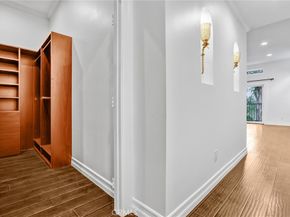 22202 Avenue San Luis, Woodland Hills CA 91364