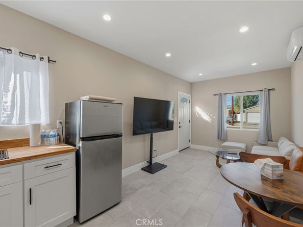 23010 Hartland, West Hills CA 91307