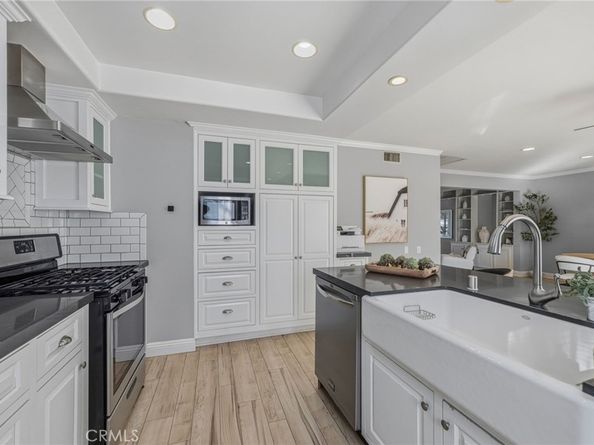 23010 Hartland, West Hills CA 91307