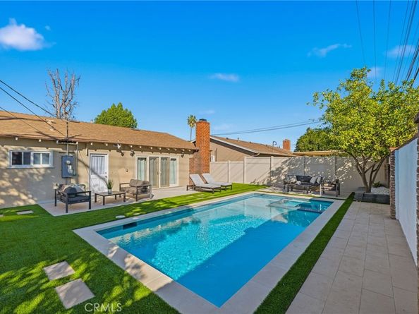 23010 Hartland, West Hills CA 91307