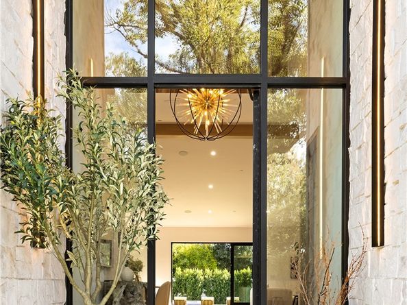 5750 Stansbury Avenue, Sherman Oaks CA 91401