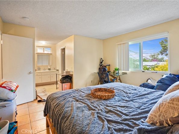 22855 Vanowen, West Hills CA 91307