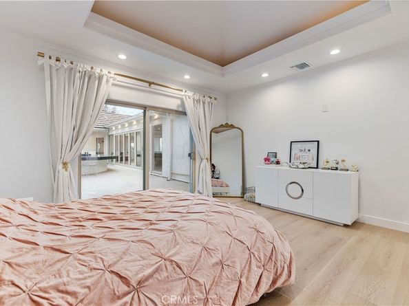 4651 Ellenita Ave., Tarzana CA 91356