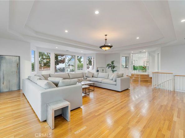 4651 Ellenita Ave., Tarzana CA 91356