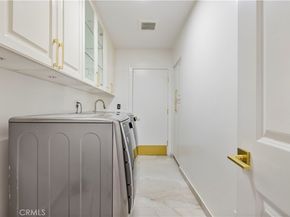 4651 Ellenita Ave., Tarzana CA 91356