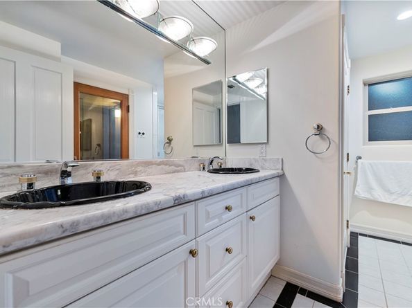 4651 Ellenita Ave., Tarzana CA 91356