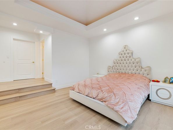 4651 Ellenita Ave., Tarzana CA 91356