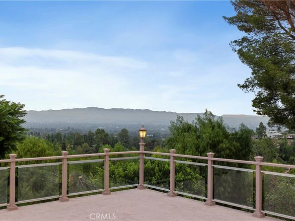 4651 Ellenita Ave., Tarzana CA 91356