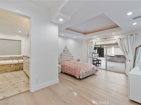 4651 Ellenita Ave., Tarzana CA 91356