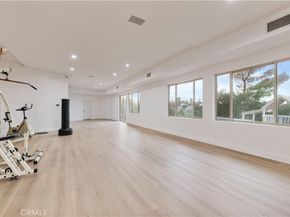 4651 Ellenita Ave., Tarzana CA 91356