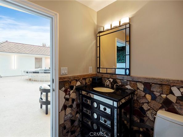 4651 Ellenita Ave., Tarzana CA 91356