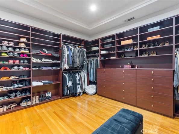 4651 Ellenita Ave., Tarzana CA 91356