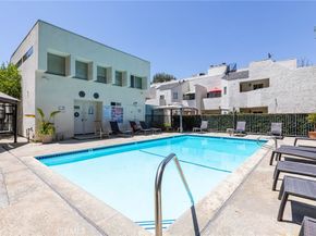 18411 Hatteras Street 122, Tarzana CA 91356