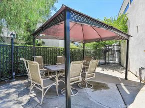 18411 Hatteras Street 122, Tarzana CA 91356