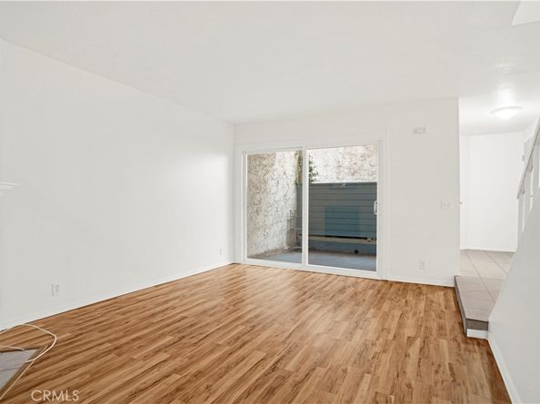 18411 Hatteras Street 122, Tarzana CA 91356