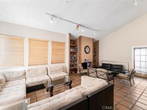 18411 Hatteras Street 122, Tarzana CA 91356