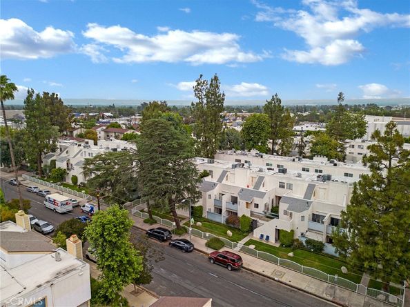 18411 Hatteras Street 122, Tarzana CA 91356