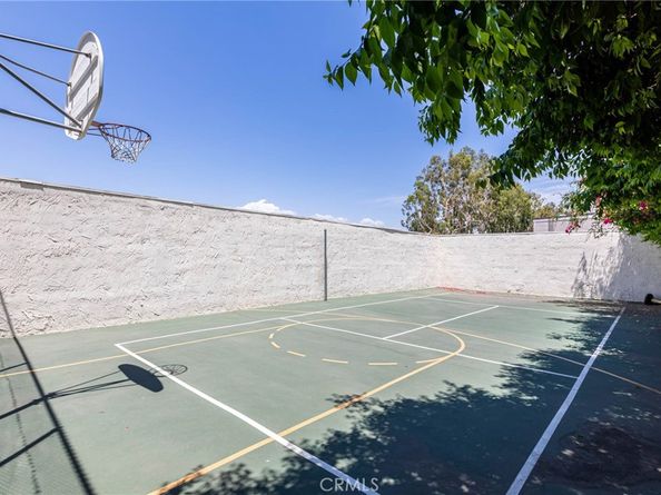 18411 Hatteras Street 122, Tarzana CA 91356