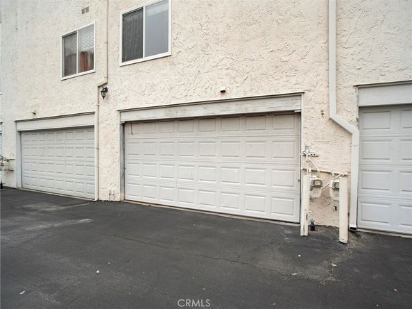 18411 Hatteras Street 122, Tarzana CA 91356