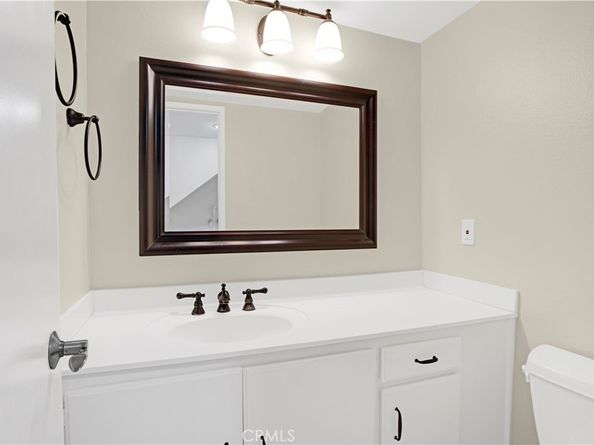 18411 Hatteras Street 122, Tarzana CA 91356