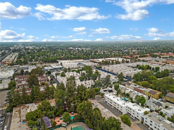 18411 Hatteras Street 122, Tarzana CA 91356