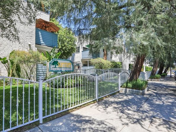 18411 Hatteras Street 122, Tarzana CA 91356