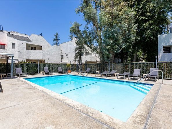 18411 Hatteras Street 122, Tarzana CA 91356