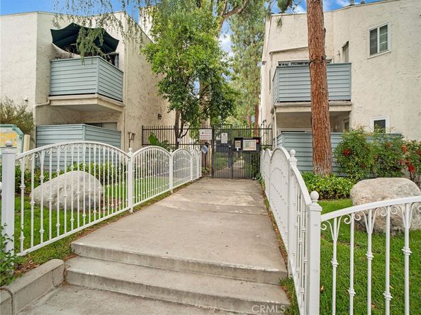 18411 Hatteras Street 122, Tarzana CA 91356