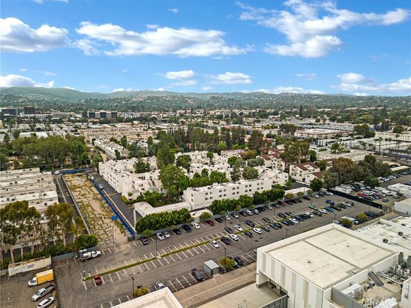 18411 Hatteras Street 122, Tarzana CA 91356