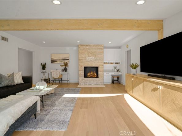 7221 Arizona Ave, Los Angeles CA 90045