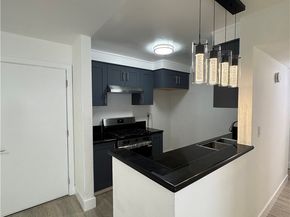 18620 Hatteras Street 169, Tarzana CA 91356