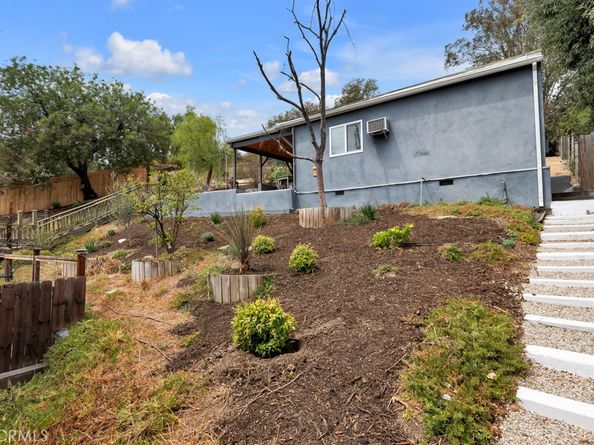 19419 Oxnard Street, Tarzana CA 91356
